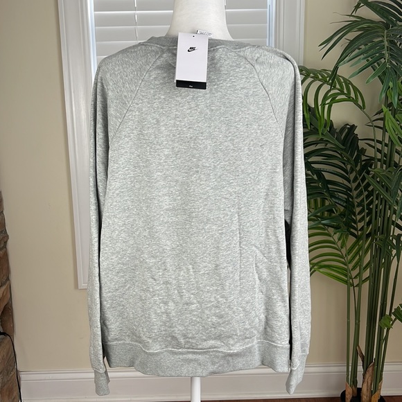 Nike Essential Fleece Sweater - Picture 2 of 6